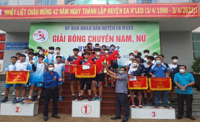 giai bong chuyen nam nu huyen ea hleo 1